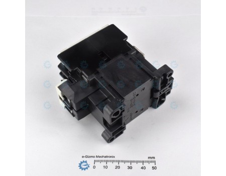 Fuji SC-03 Magnetic Contactor 2.2KW @ 240VAC 110VAC Coil 3-pole